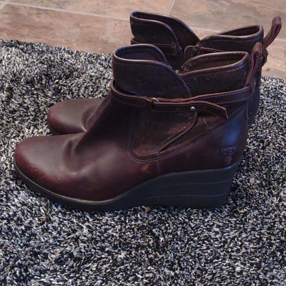UGG boots - Picture 2 of 5